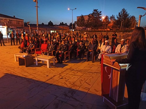 İlçemizde 15 Temmuz Şehitlerini Anma, Demokrasi ve Milli Birlik Günü Programı Coşkuyla Gerçekleşti(15.07.2022)